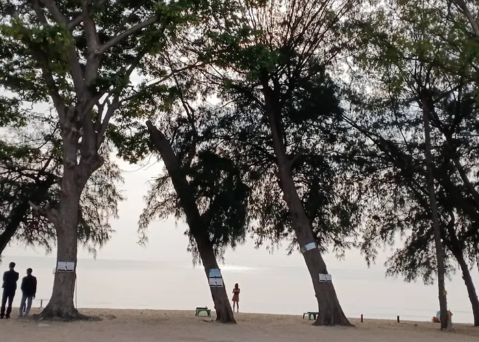 Beachfront Hotel Cha Am